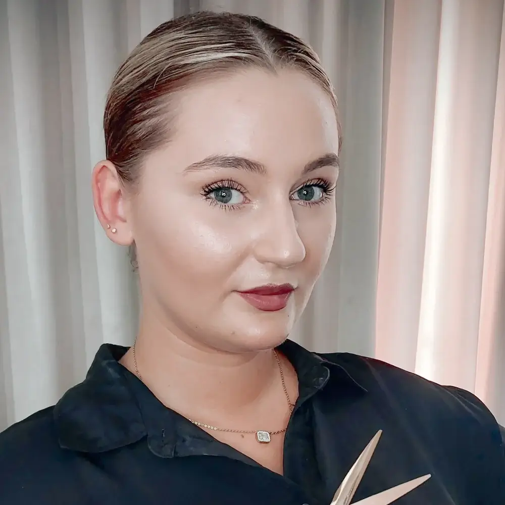 Zabiegi i Terapie Trychologiczne 1 Aleksandra - Manager & Stylistka Fryzur Ekspertka W Pielęgnacji Włosów, Salon Fryzjerski i Kosmetyczny Beauty Moments