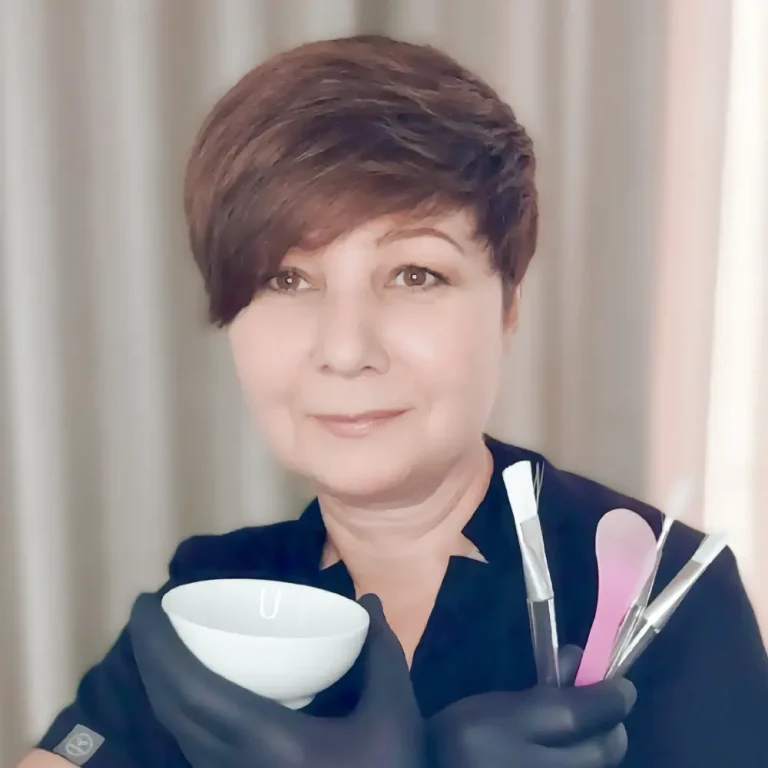 Natalia - Kosmetolog, Ekspertka W Terapii Skóry i Modelowaniu Sylwetki, Salon Fryzjerski i Kosmetyczny Beauty Moments